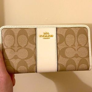 Coach Signature Accordion Wallet NWOT